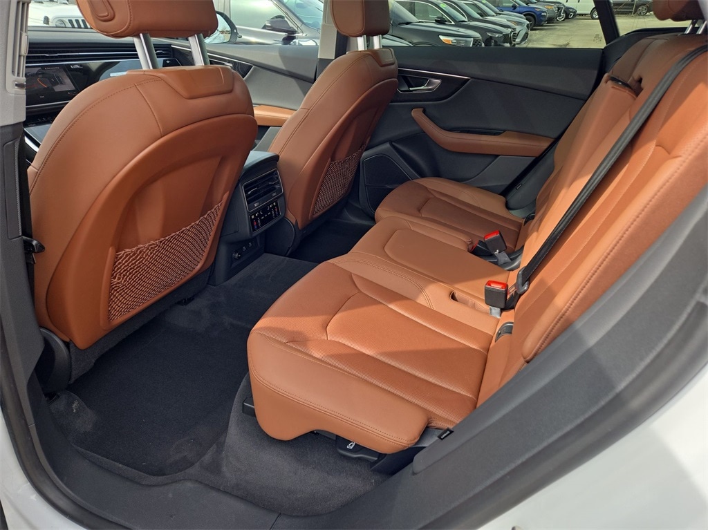 2023 AUDI Q8 - Image 32