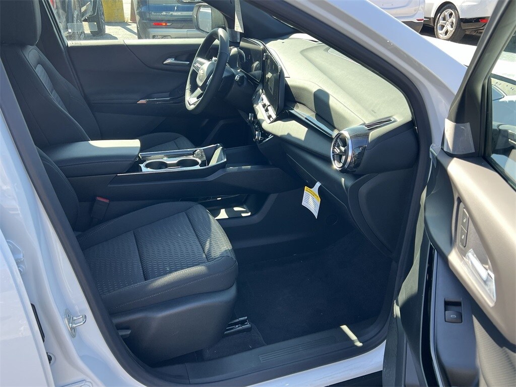2025 Chevrolet Equinox LT - Photo 28