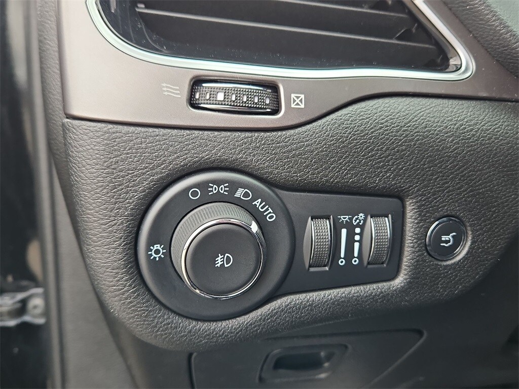 2022 JEEP CHEROKEE - Image 18