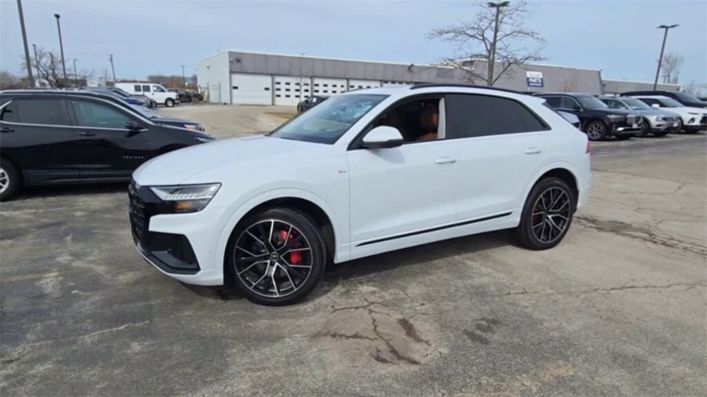 2023 Audi Q8 55 Premium Plus photo 3