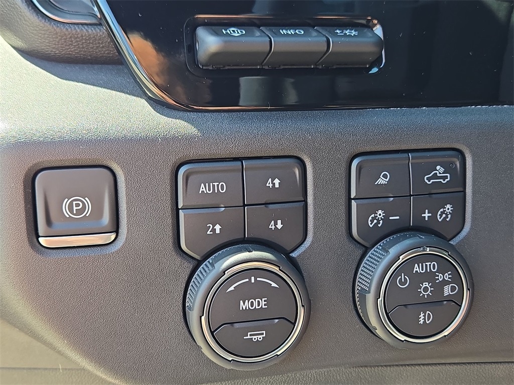 2023 CHEVROLET SILVERADO - Image 24