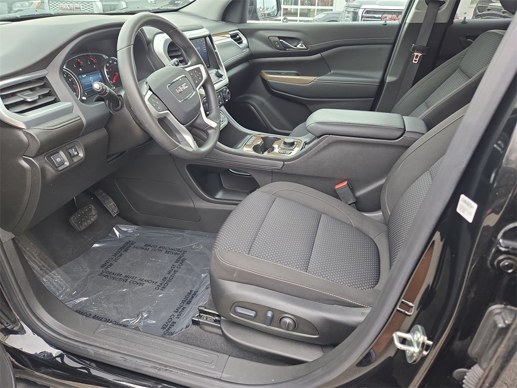 2023 GMC ACADIA - Image 18