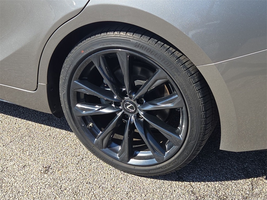 2022 LEXUS IS - Image 39