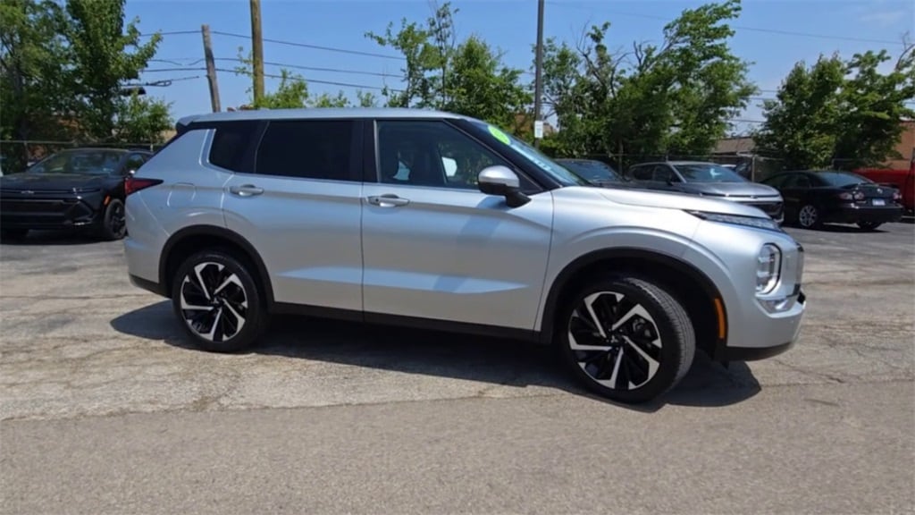 2024 MITSUBISHI OUTLANDER - Image 2