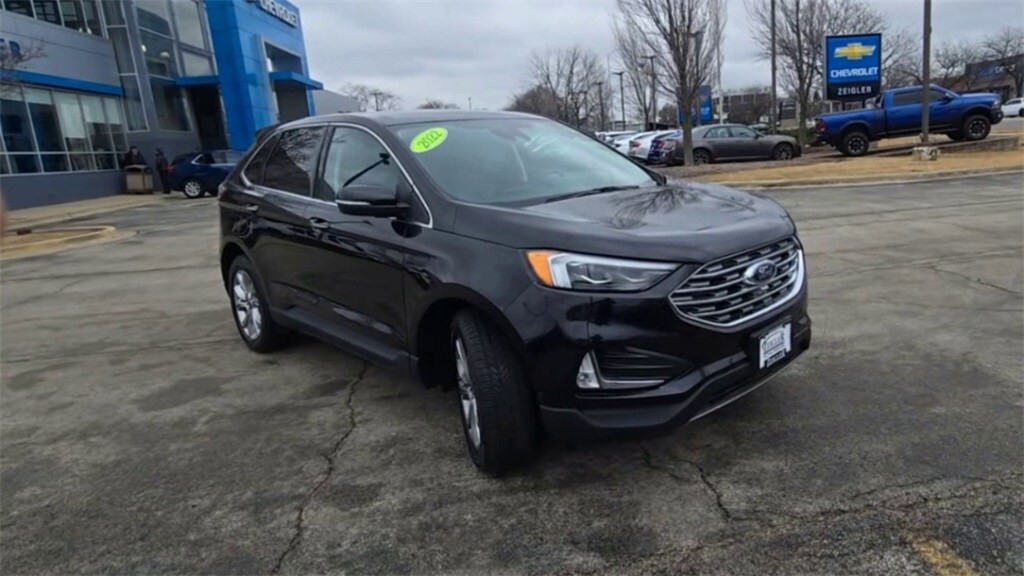 2022 Ford Edge Titanium photo 2