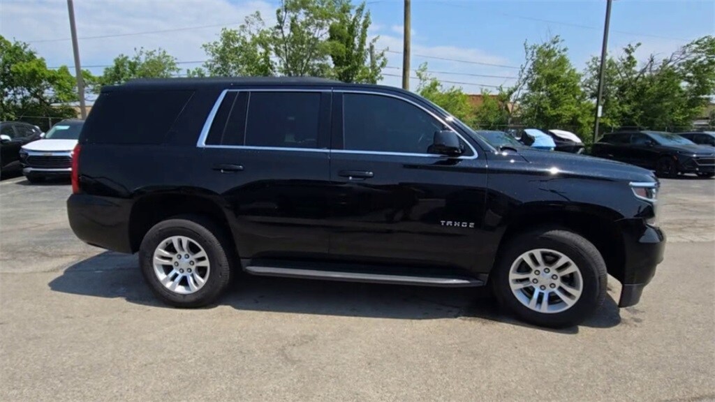 2017 Chevrolet Tahoe LS photo 2
