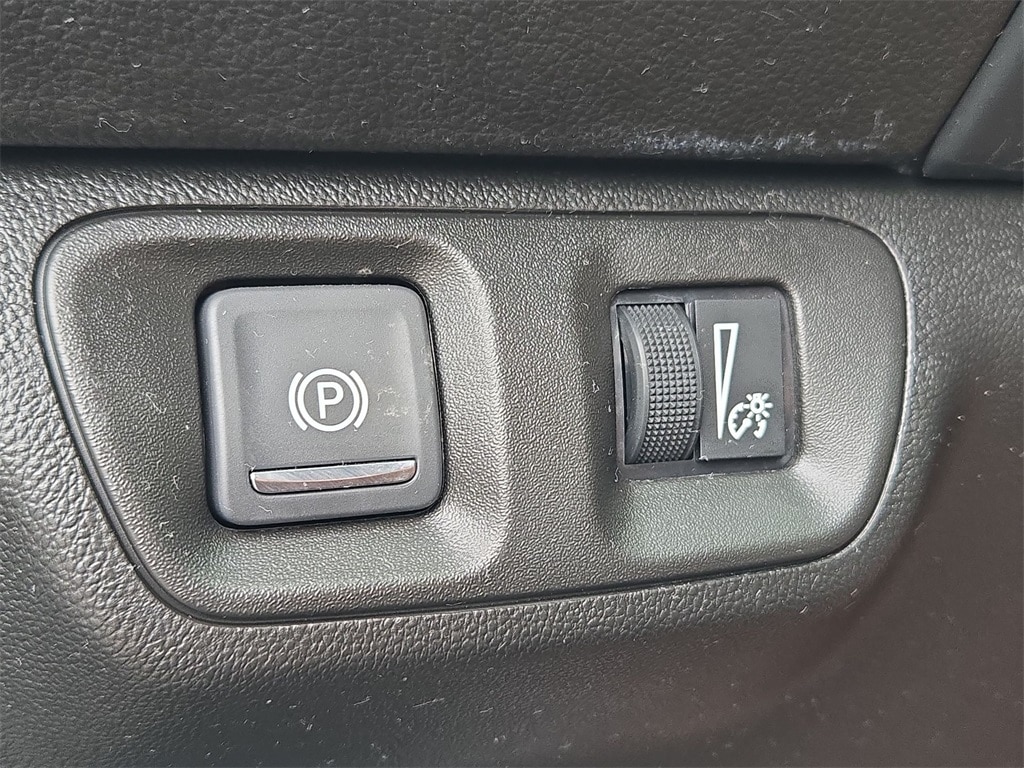 2023 GMC ACADIA - Image 17