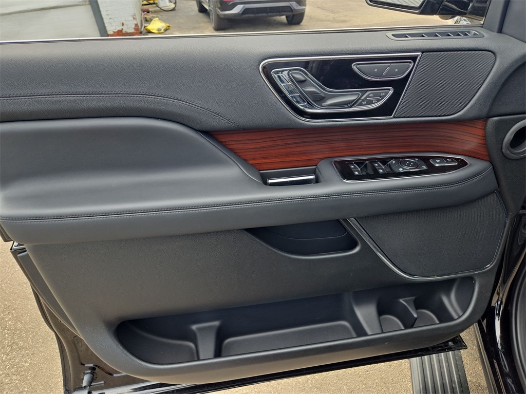 2023 LINCOLN NAVIGATOR - Image 29