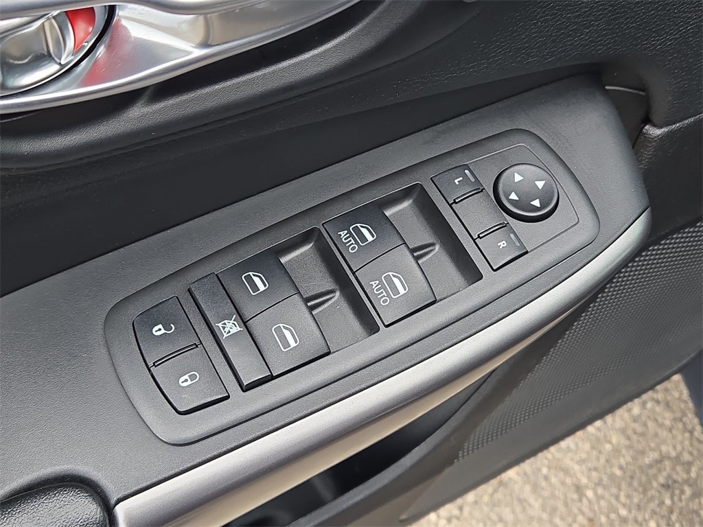 2022 JEEP CHEROKEE - Image 24