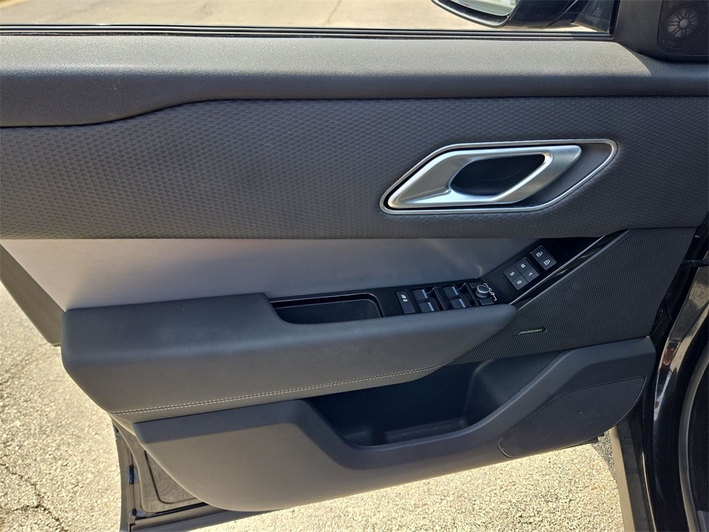 2023 LAND ROVER RANGE ROVER VELAR - Image 23