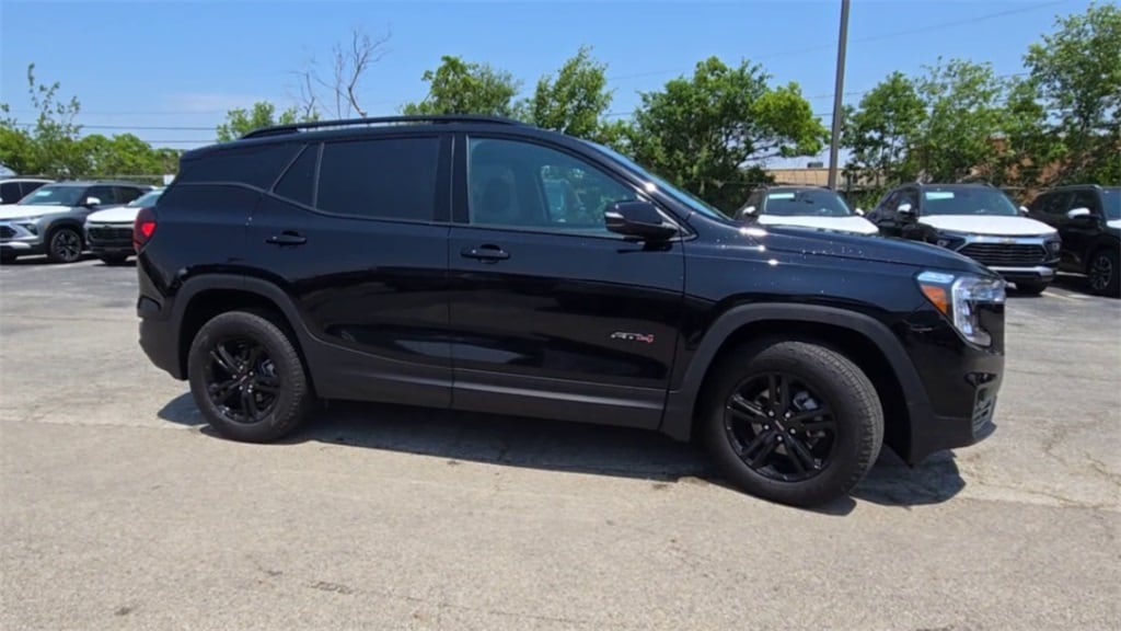 2024 GMC TERRAIN - Image 2