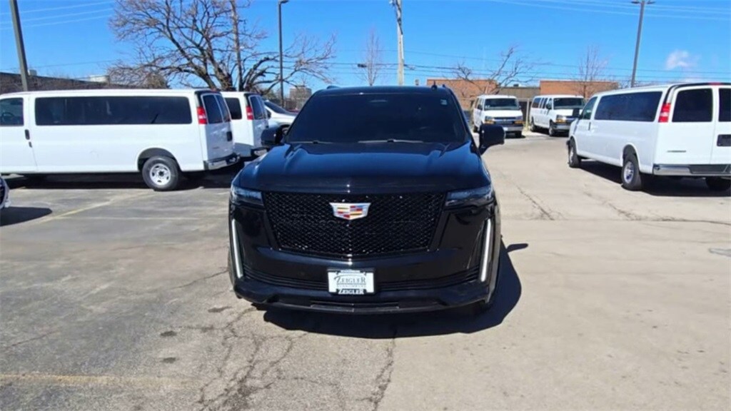 2022 Cadillac Escalade Sport Platinum photo 3