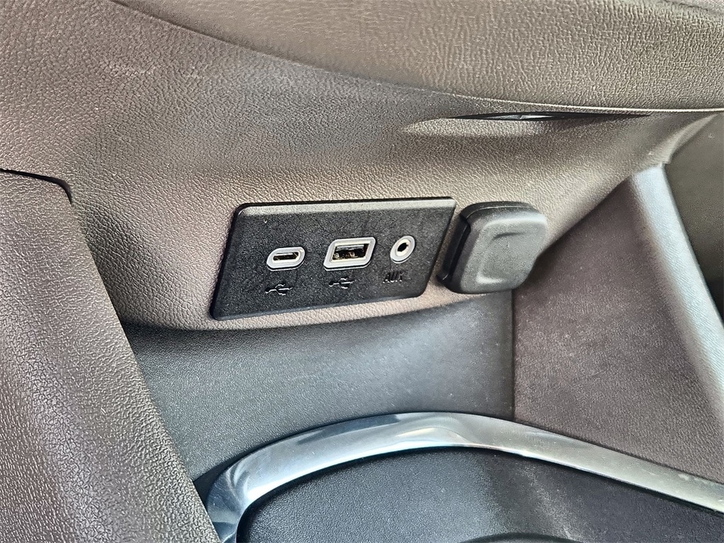 2021 CHEVROLET MALIBU - Image 39