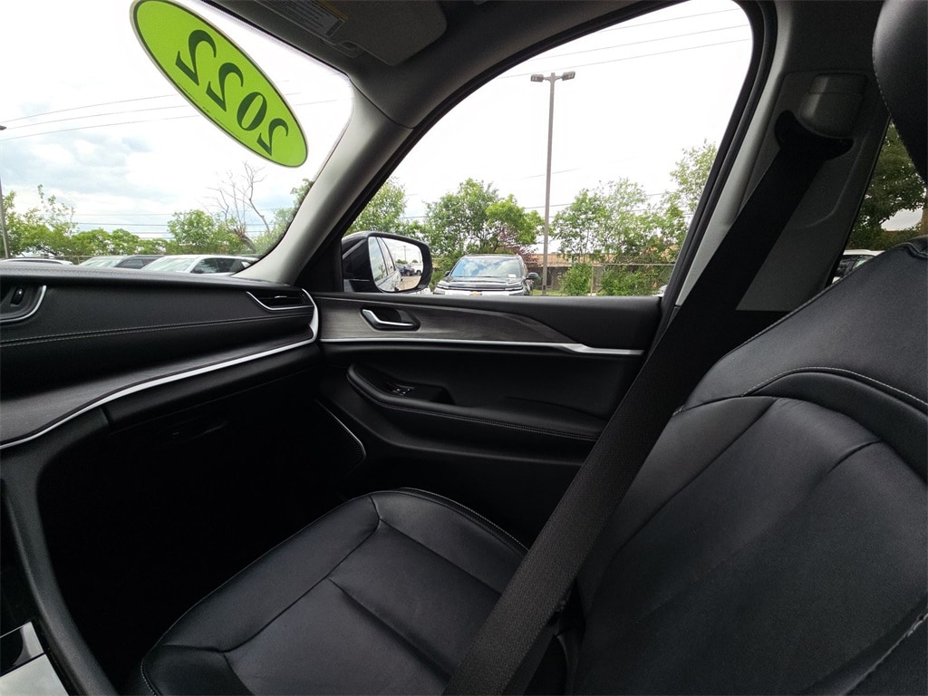 2022 JEEP GRAND CHEROKEE L - Image 11