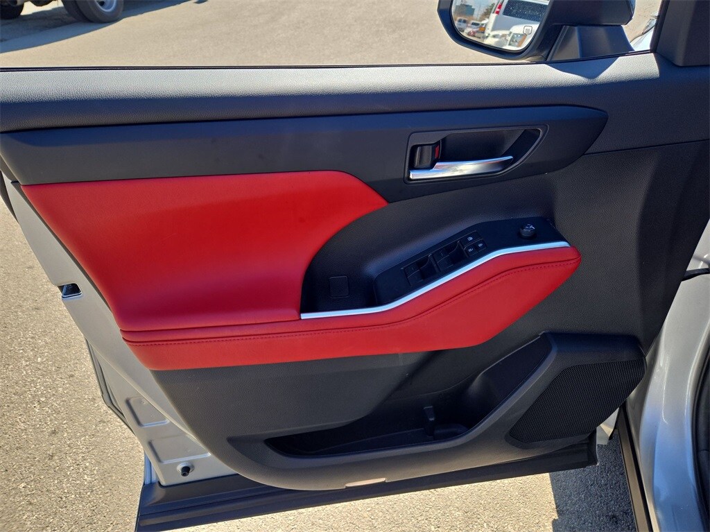 2022 TOYOTA HIGHLANDER - Image 28