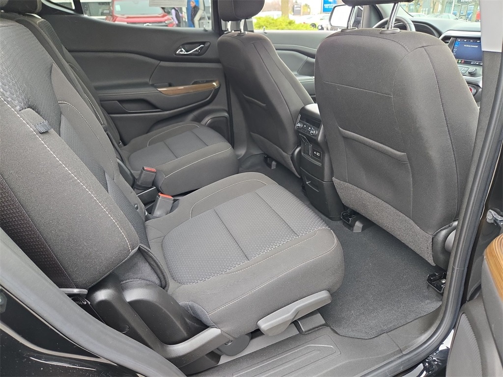 2023 GMC ACADIA - Image 24