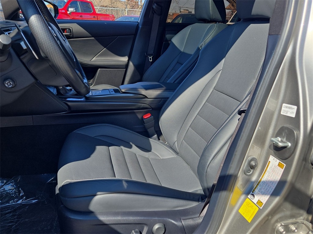 2022 LEXUS IS - Image 26
