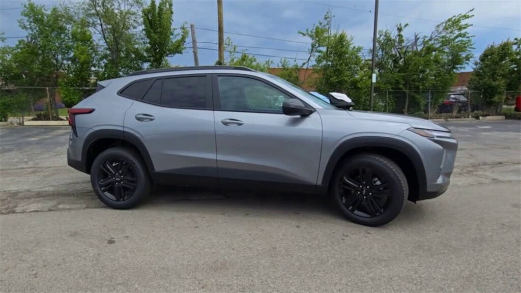 2025 Chevrolet Trax Activ - Photo 2