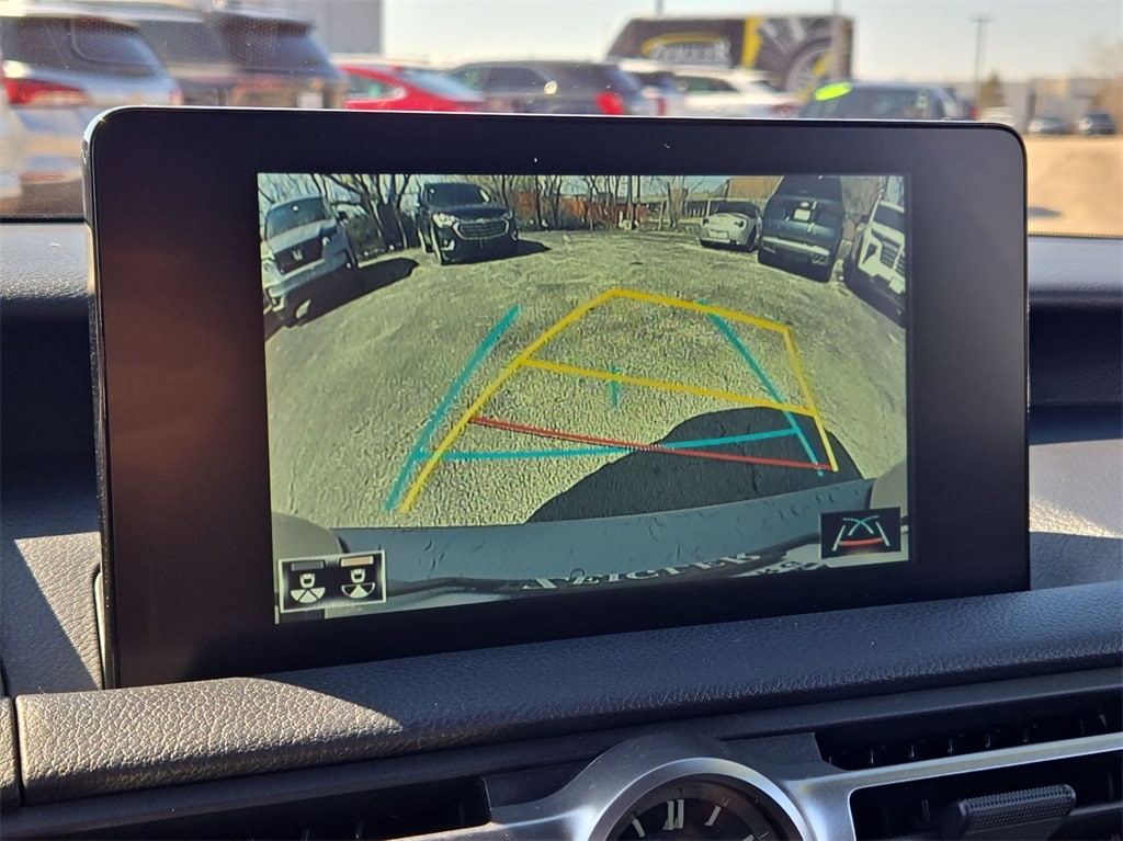 2022 LEXUS IS - Image 21