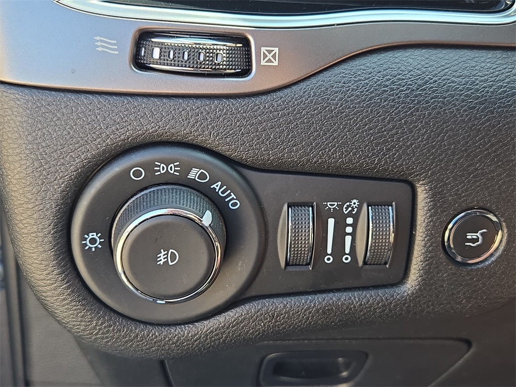 2021 JEEP CHEROKEE - Image 24