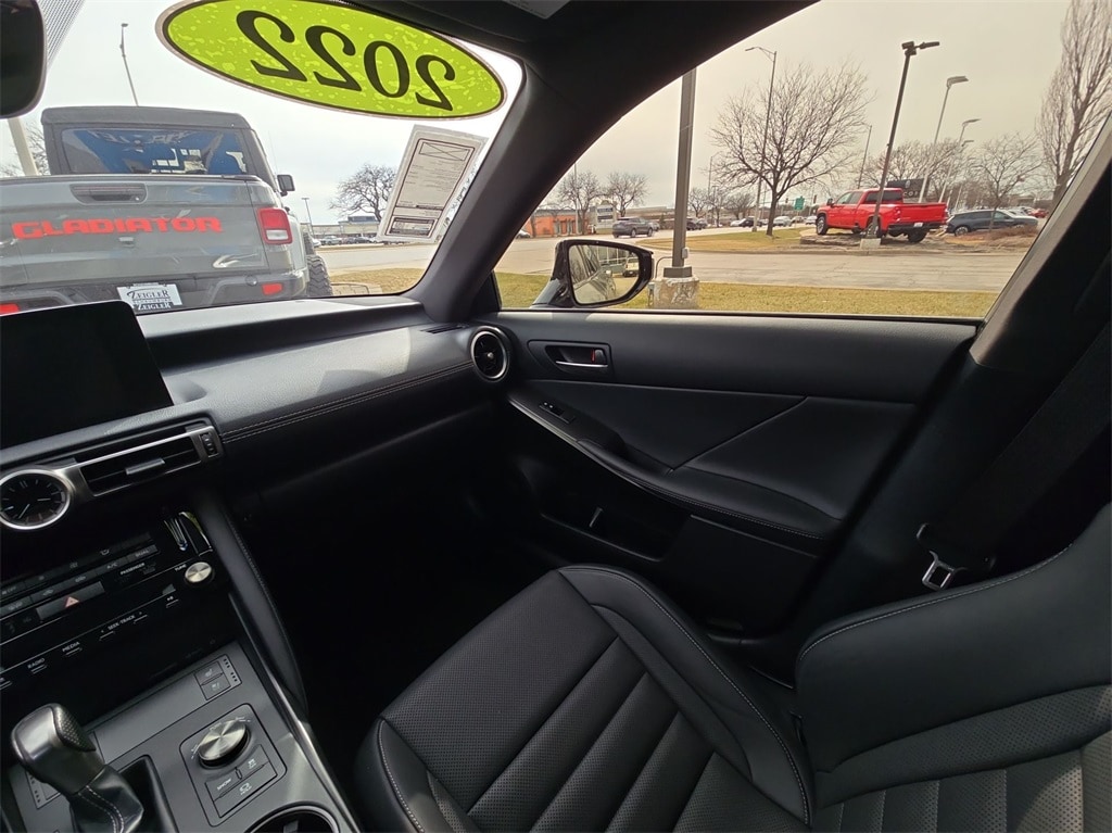 2022 LEXUS IS - Image 11