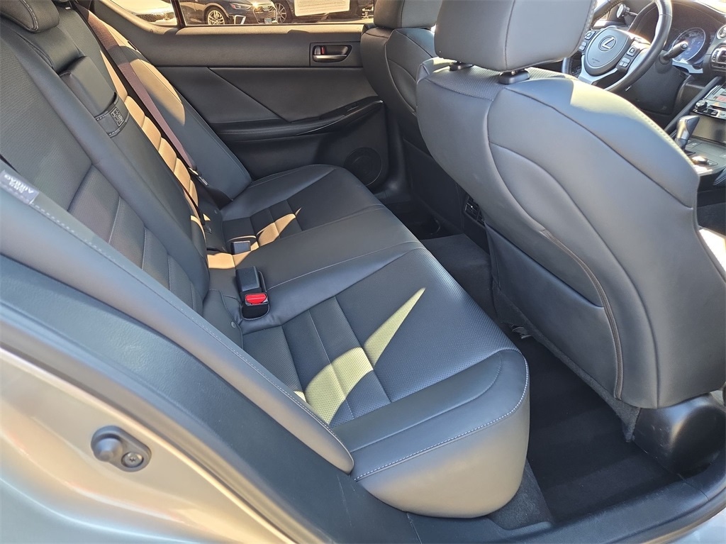 2022 LEXUS IS - Image 33