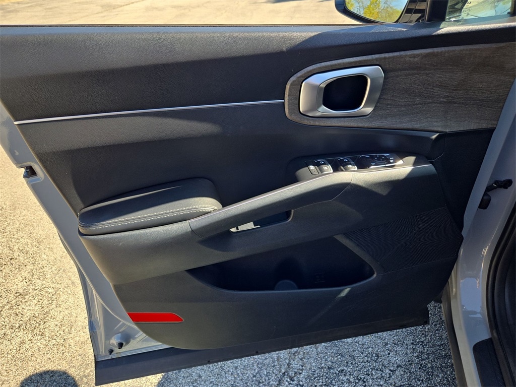 2022 KIA SORENTO - Image 29