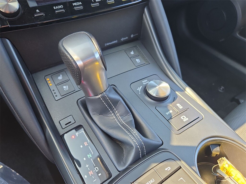 2022 LEXUS IS - Image 22