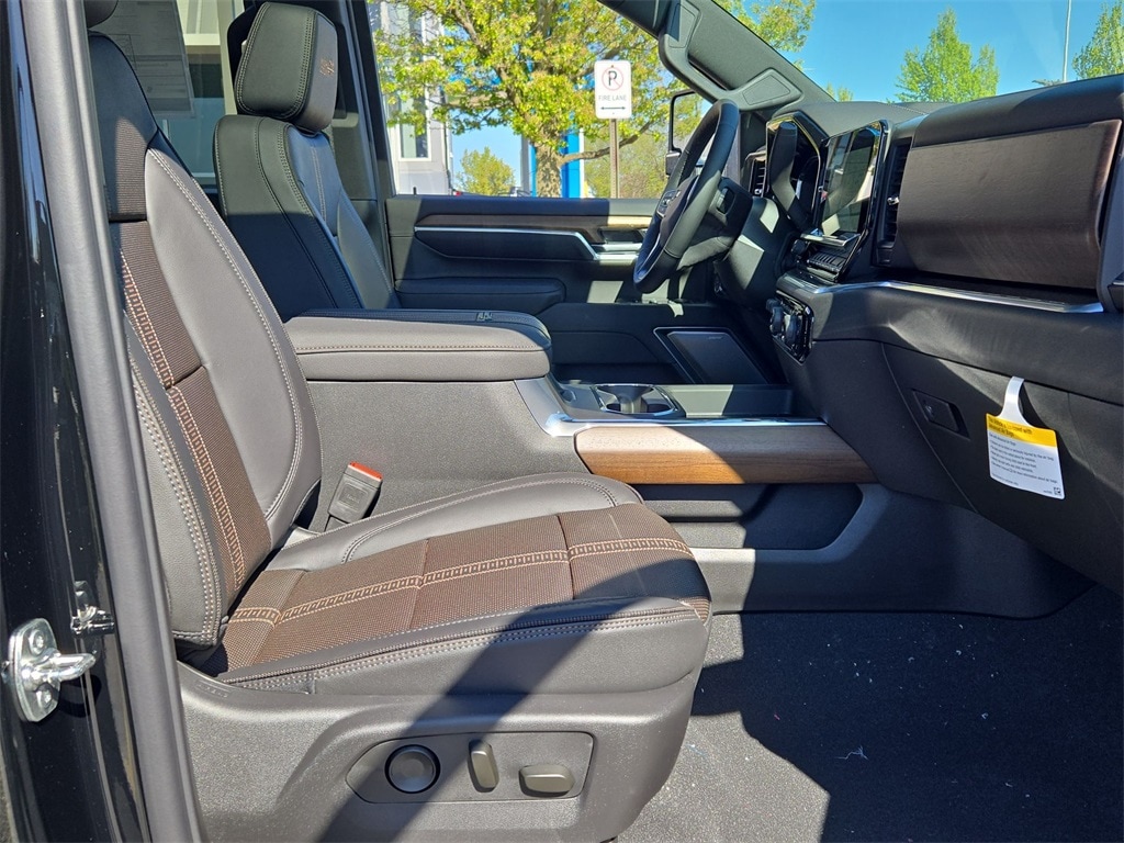 2025 Chevrolet Silverado 2500 HD High Country - Photo 29