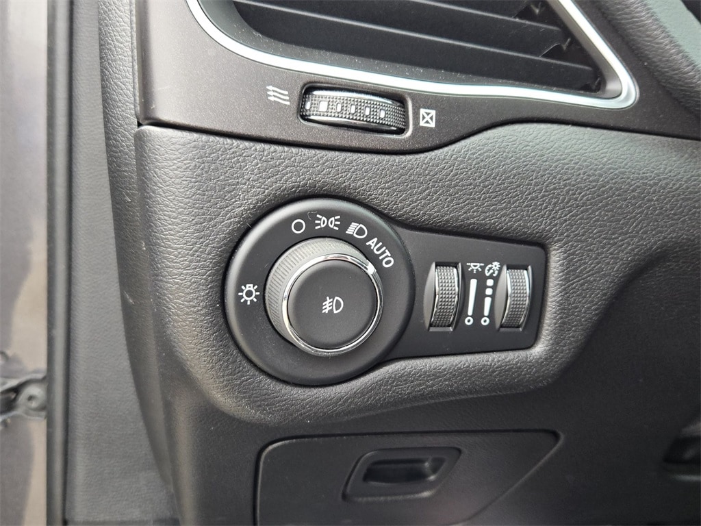 2019 JEEP CHEROKEE - Image 23