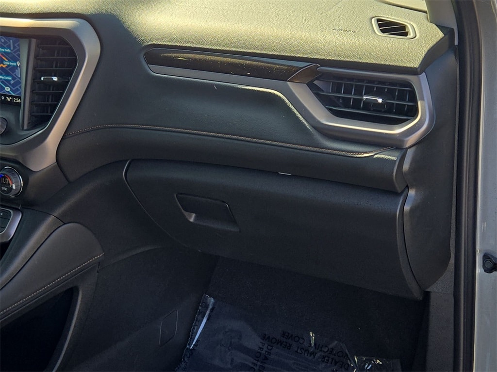 2023 GMC ACADIA - Image 28