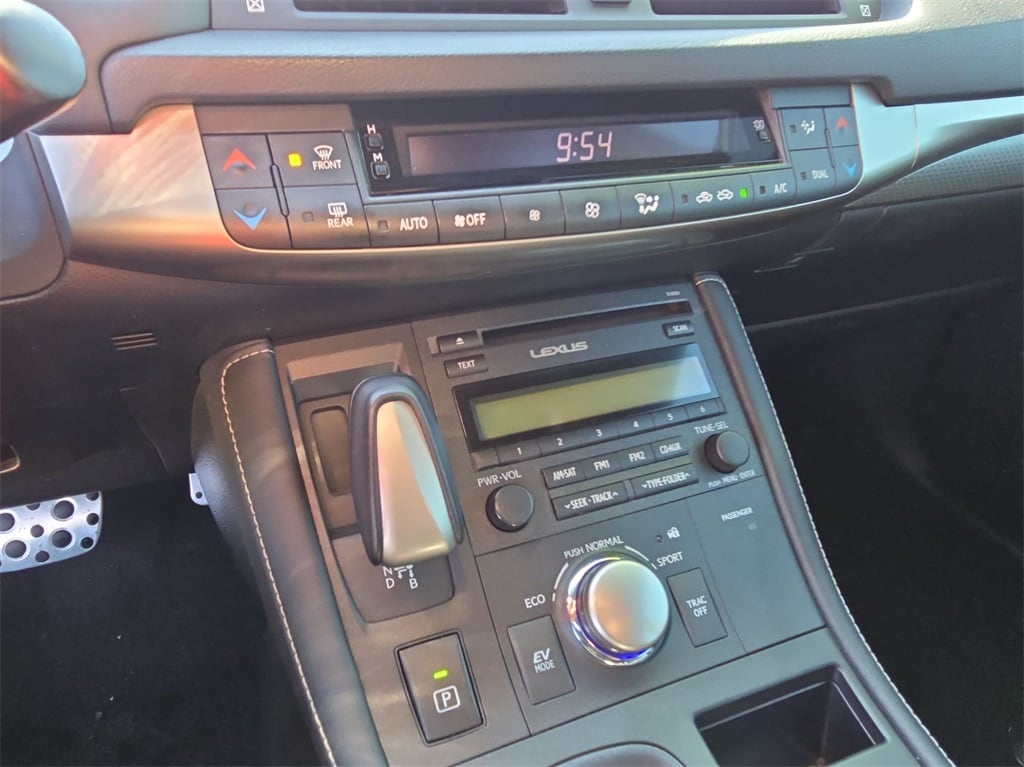 2017 LEXUS CT - Image 19