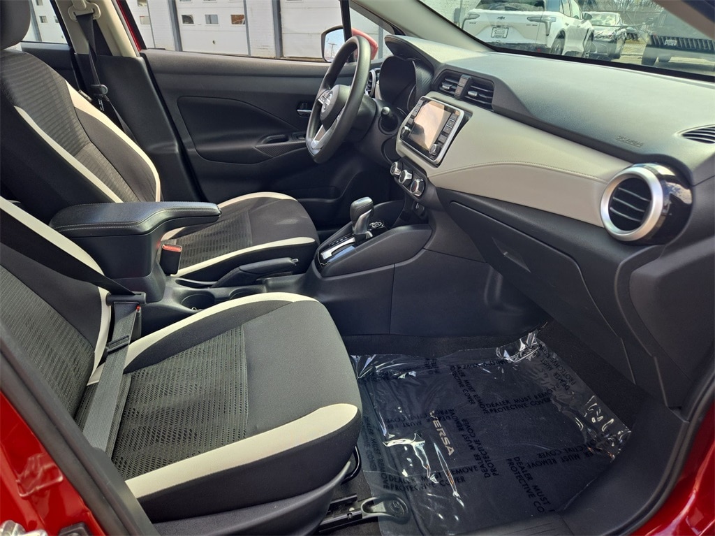 2021 NISSAN VERSA - Image 32