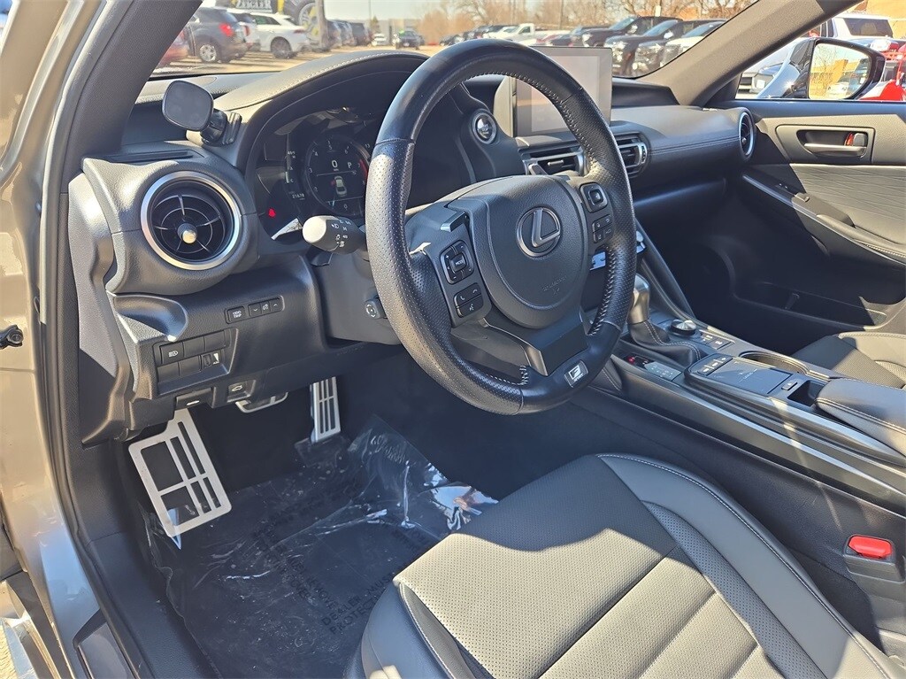 2022 LEXUS IS - Image 16