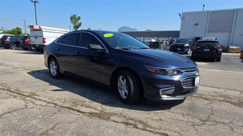 2018 Chevrolet Malibu photo 3
