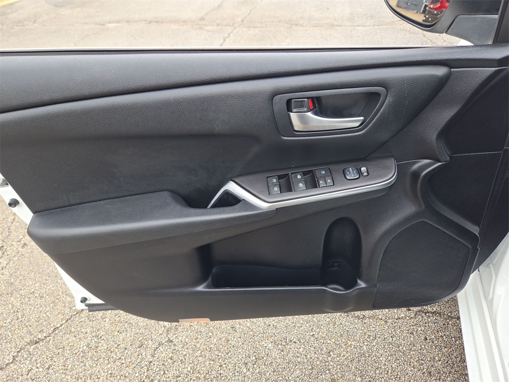 2015 TOYOTA CAMRY - Image 19