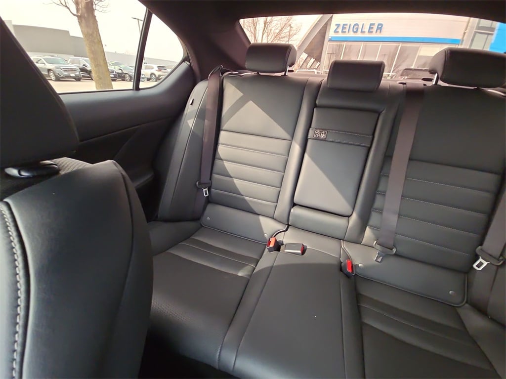 2022 LEXUS IS - Image 12