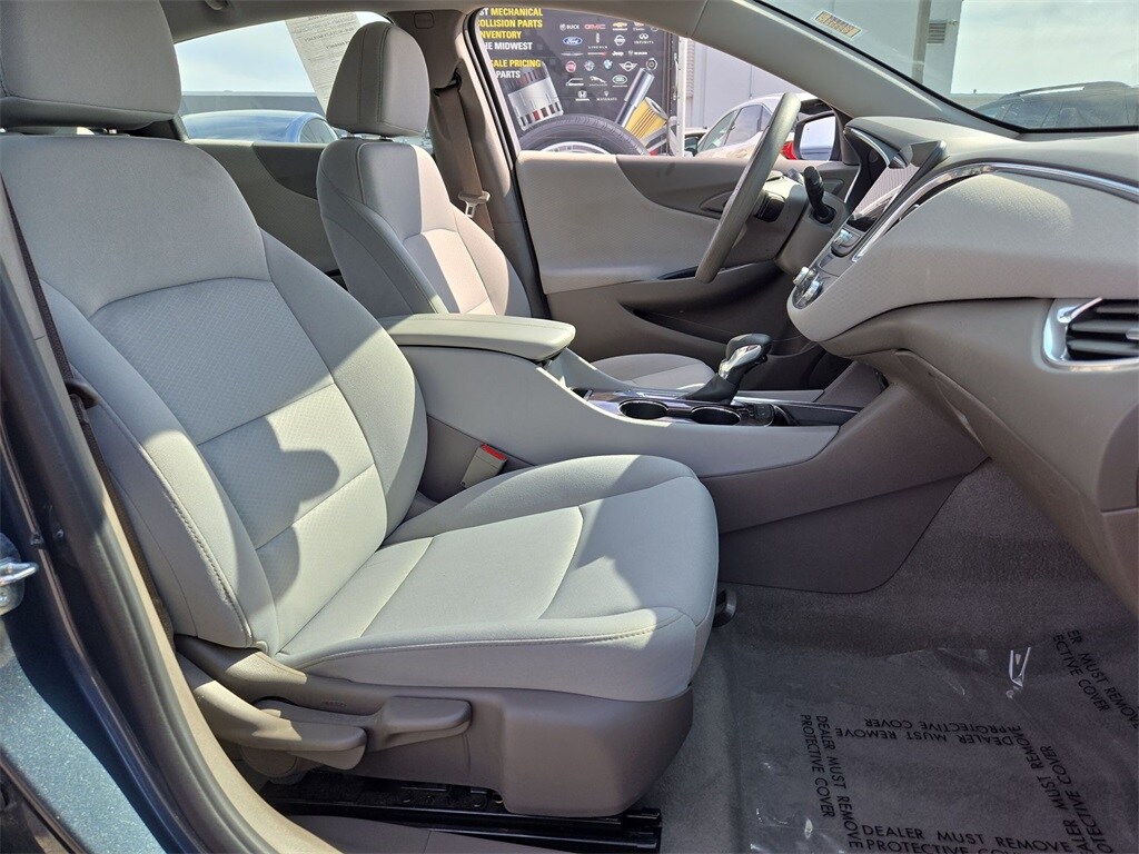 2021 CHEVROLET MALIBU - Image 32