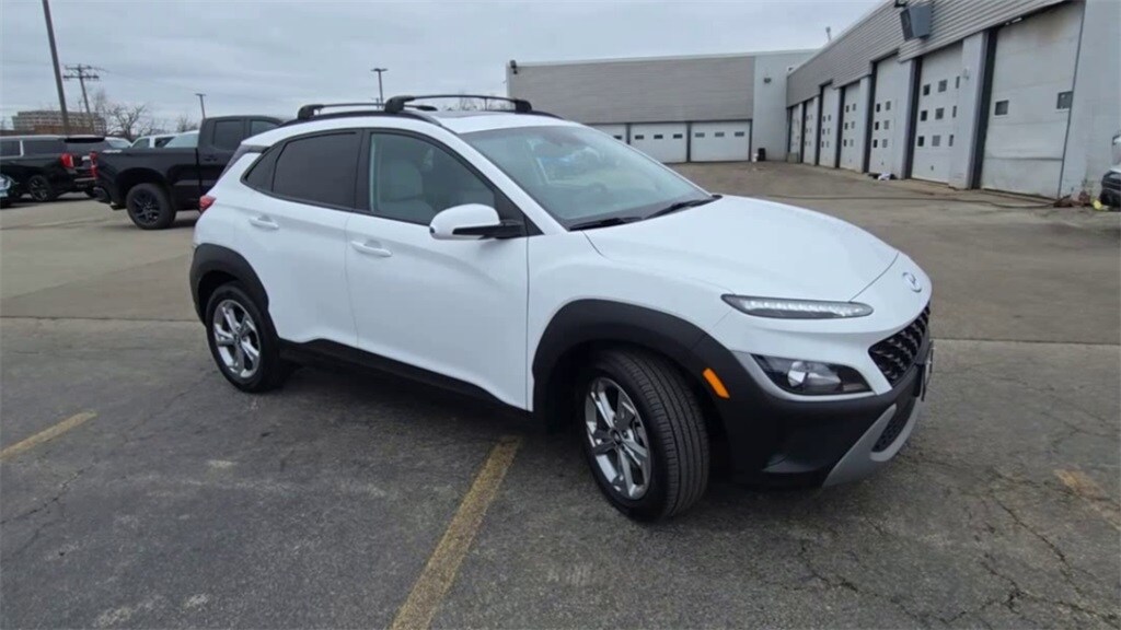 2022 Hyundai Kona SEL photo 2