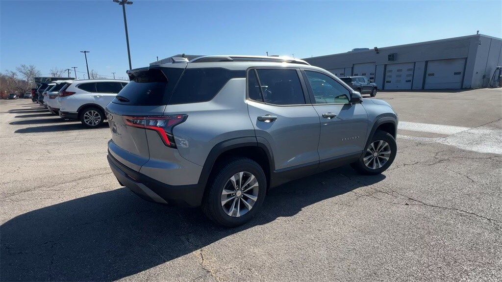 2025 Chevrolet Equinox LT - Photo 8