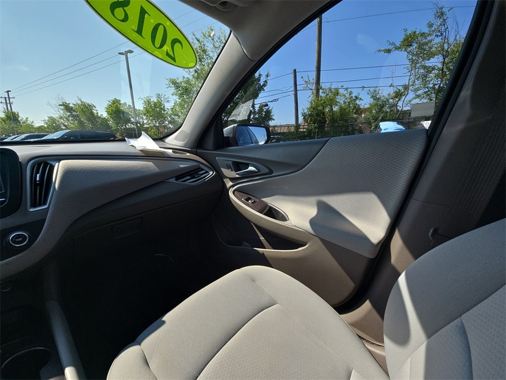 2018 CHEVROLET MALIBU - Image 11