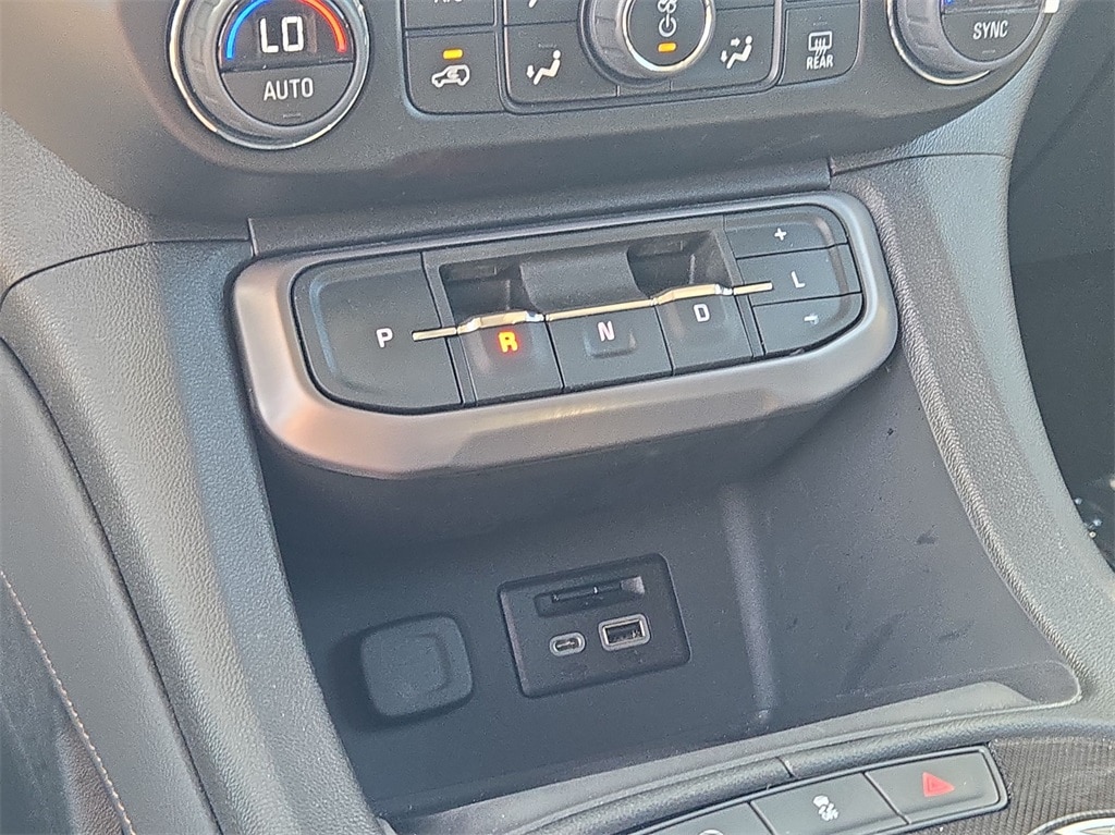 2023 GMC ACADIA - Image 15