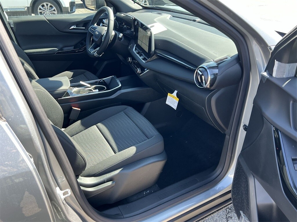 2025 Chevrolet Equinox LT - Photo 28
