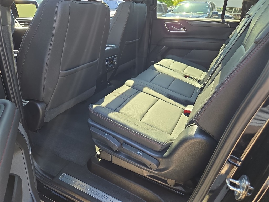 2023 CHEVROLET SUBURBAN - Image 32