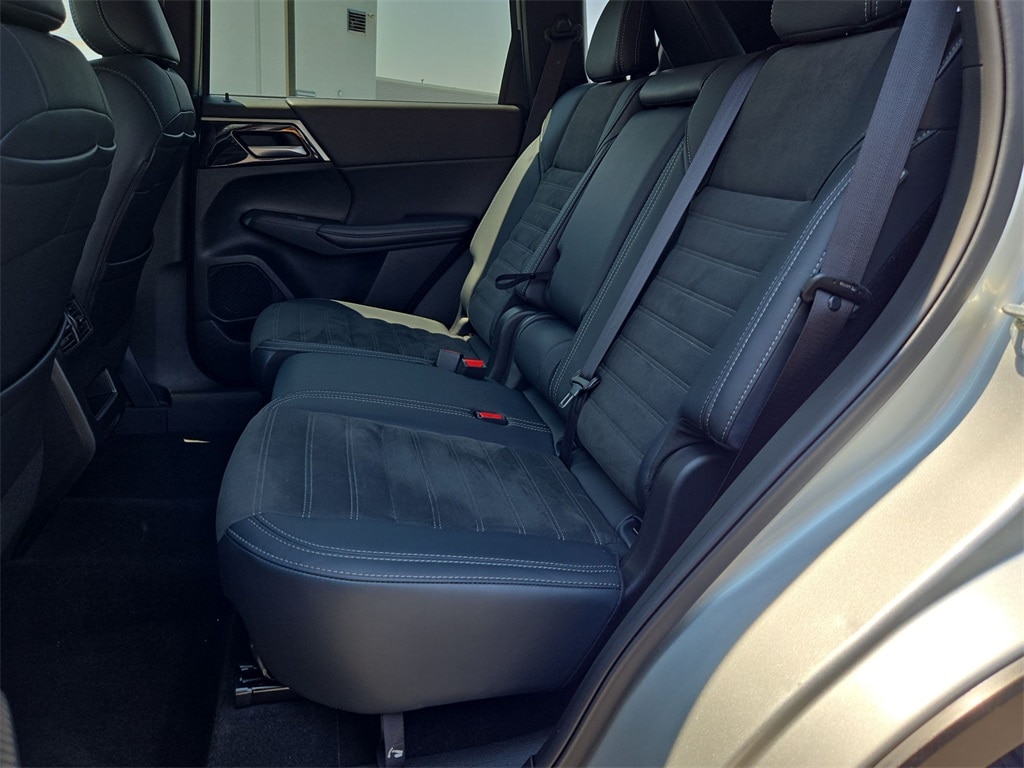 2024 MITSUBISHI OUTLANDER - Image 31