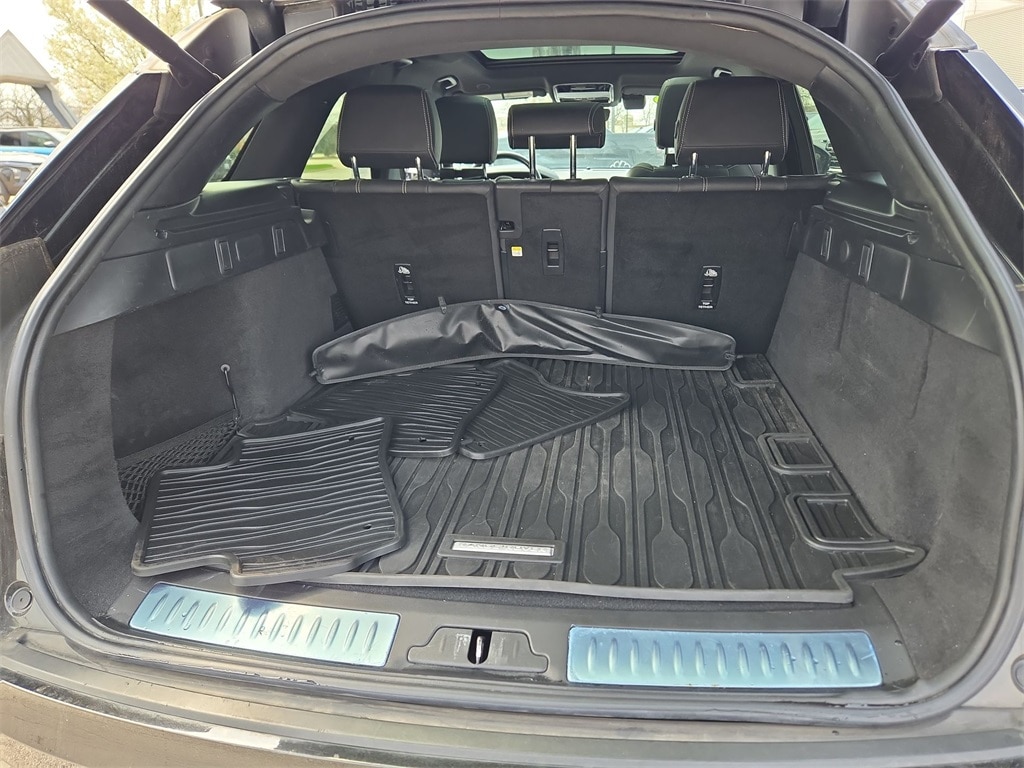 2023 LAND ROVER RANGE ROVER VELAR - Image 27