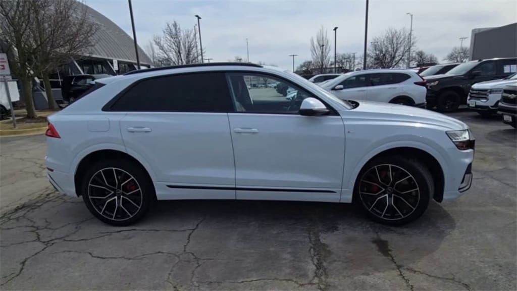 2023 AUDI Q8 - Image 9