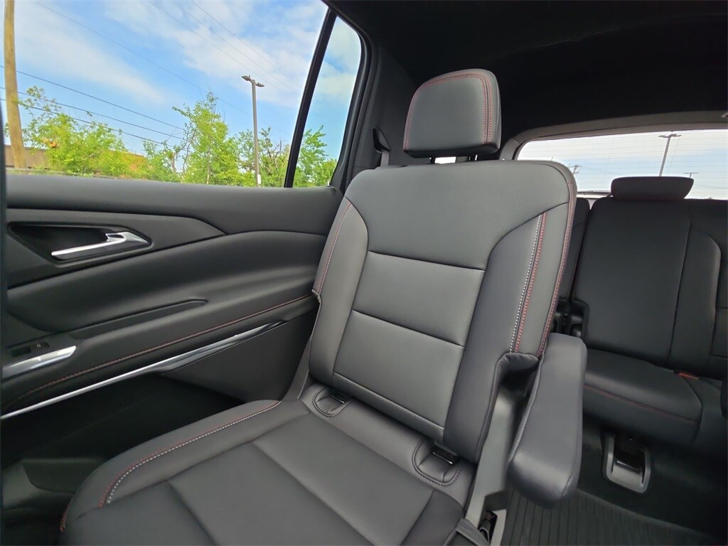 2025 Chevrolet Traverse Z71 - Photo 12