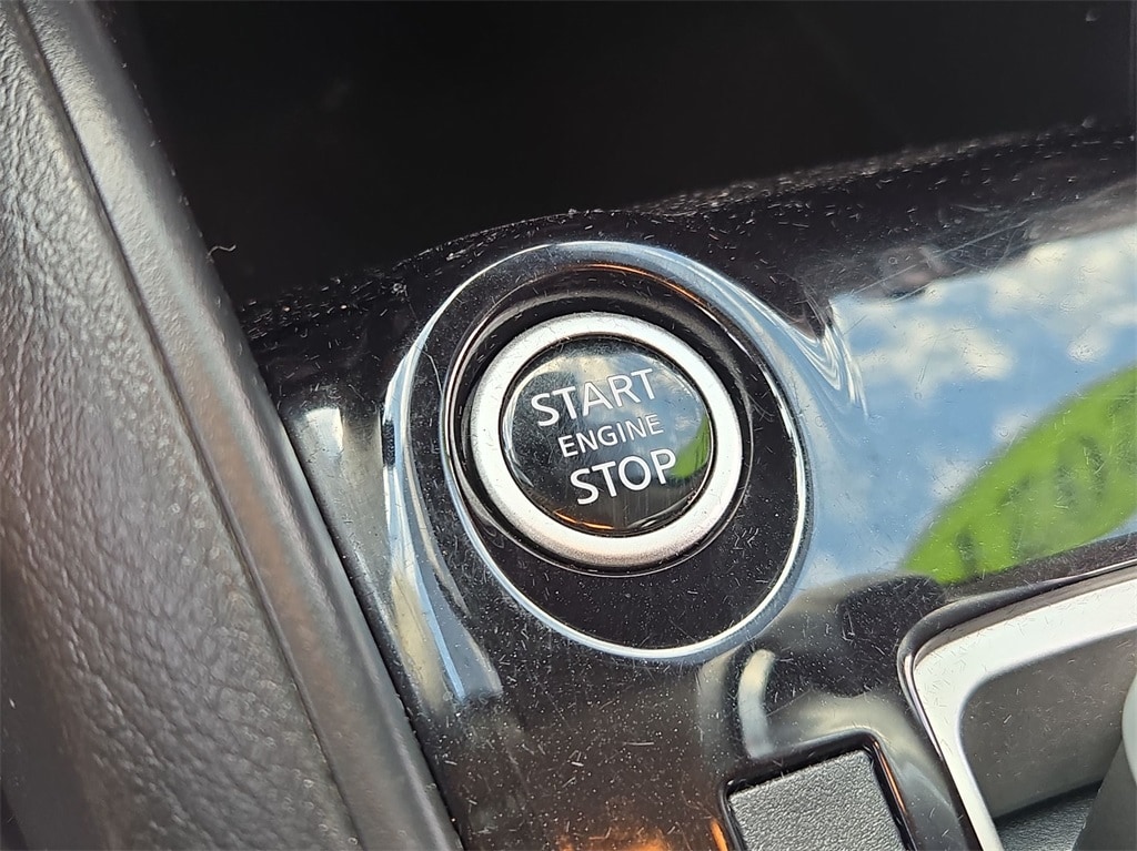 2021 NISSAN VERSA - Image 22