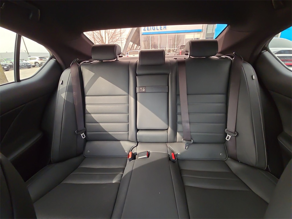 2022 LEXUS IS - Image 13